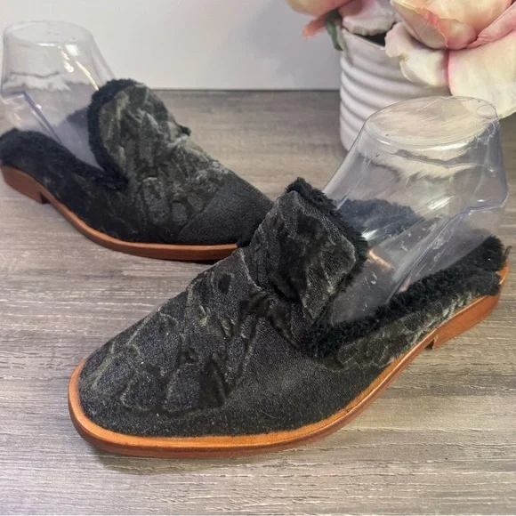 Free People Butterfly Effect Velvet Jacquard Lined Mules size 5.5-6/EU36 EUC - Picture 4 of 10